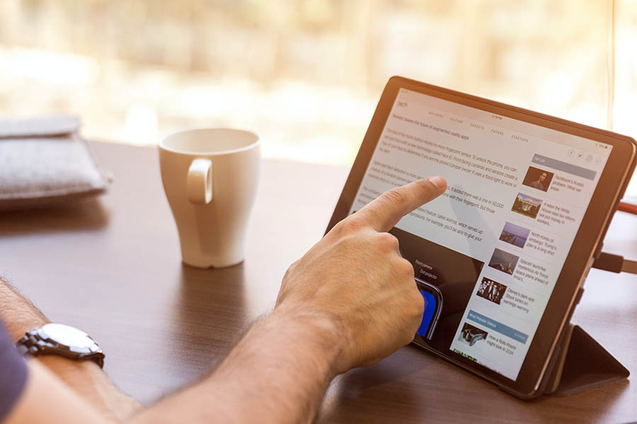 Tablet utilizado em uma operação de atendimento